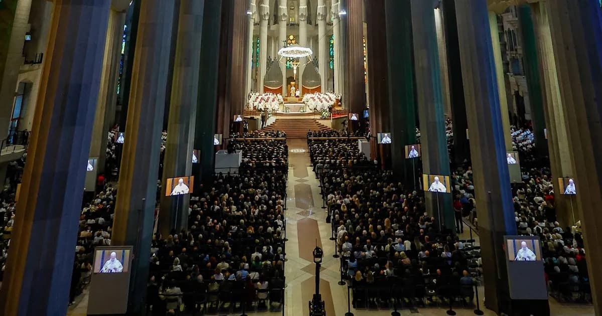 León XIV inaugura placa conmemorativa en la Sagrada Familia de Barcelona