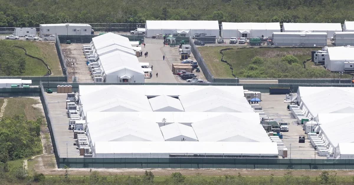 Crisis de comunicación en Alligator Alcatraz: familias reclaman atención médica para detenidos