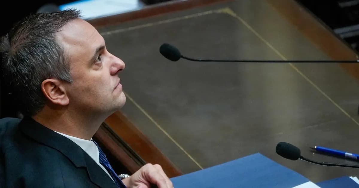 La encrucijada de Manuel Adorni: presión interna y el apoyo de Milei en tiempos difíciles