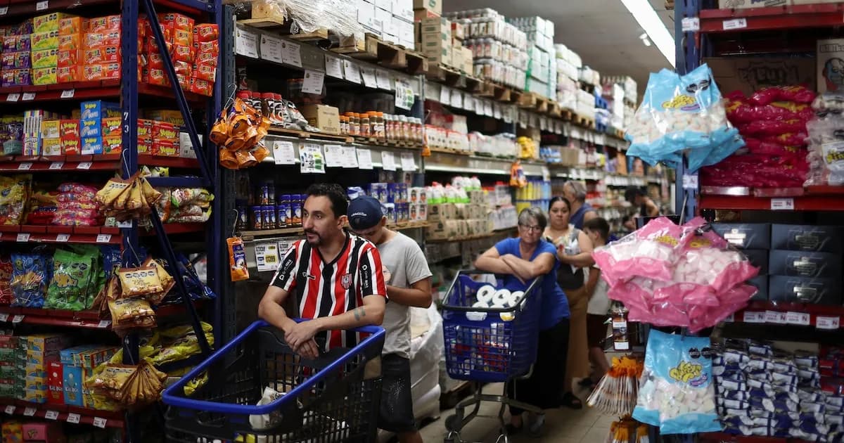 Consumo en 2025: Aumento en supermercados y caída en mayoristas