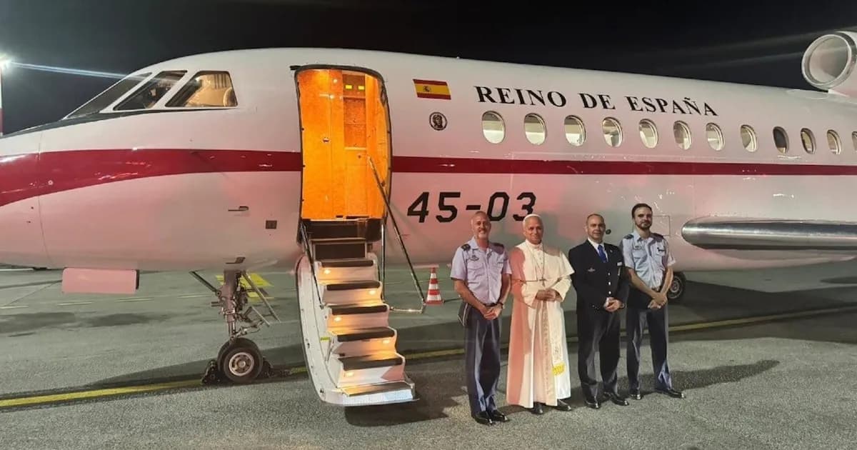 El Papa León XIV agradece a la tripulación del Falcon por su regreso a Roma