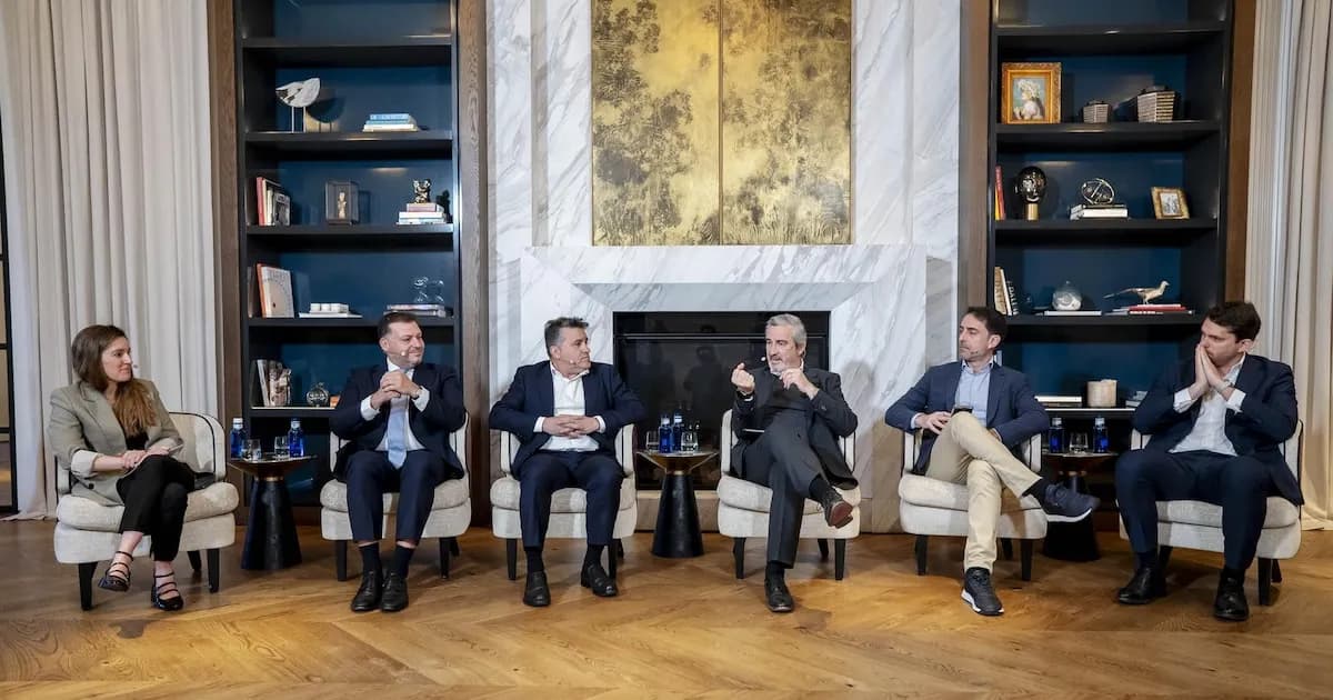 Debate sobre adaptación empresarial en un mundo en constante cambio