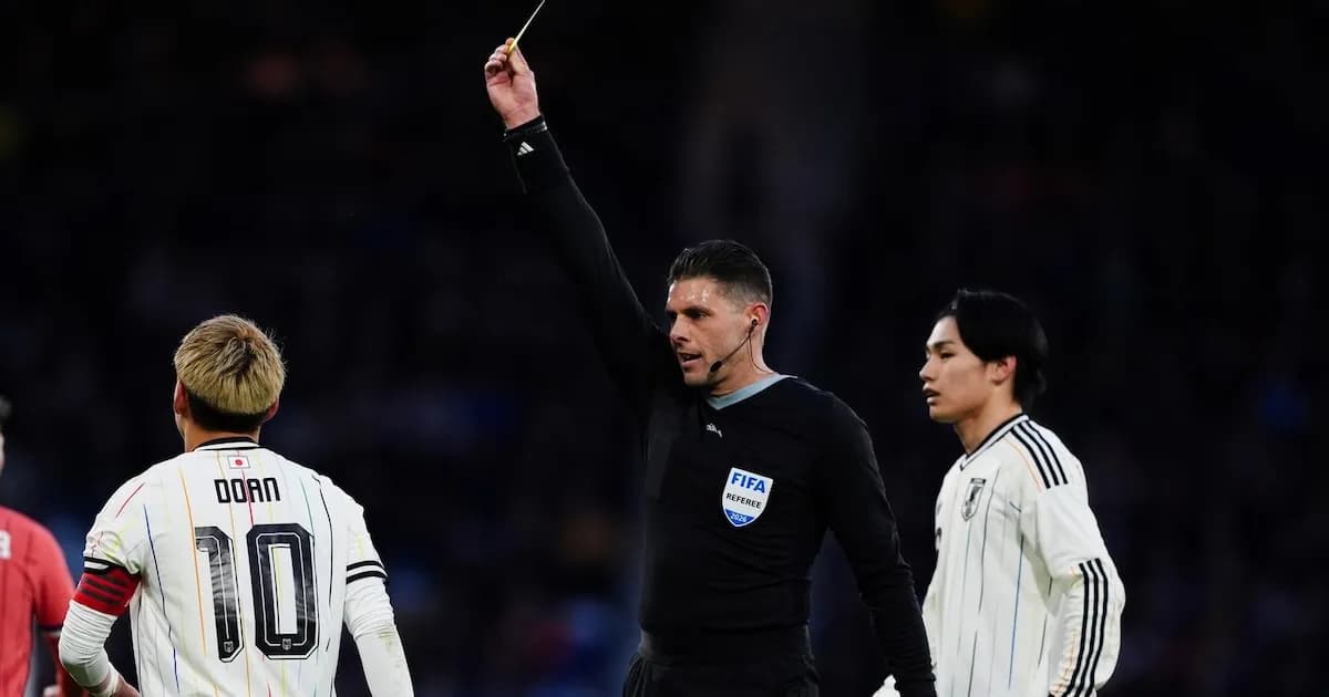 El árbitro Shaun Evans aclara polémico gesto en el VAR previo al Mundial
