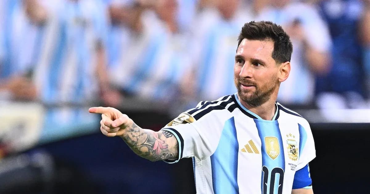 Messi brilla en el debut de Argentina en el Mundial y expresa su emoción en redes