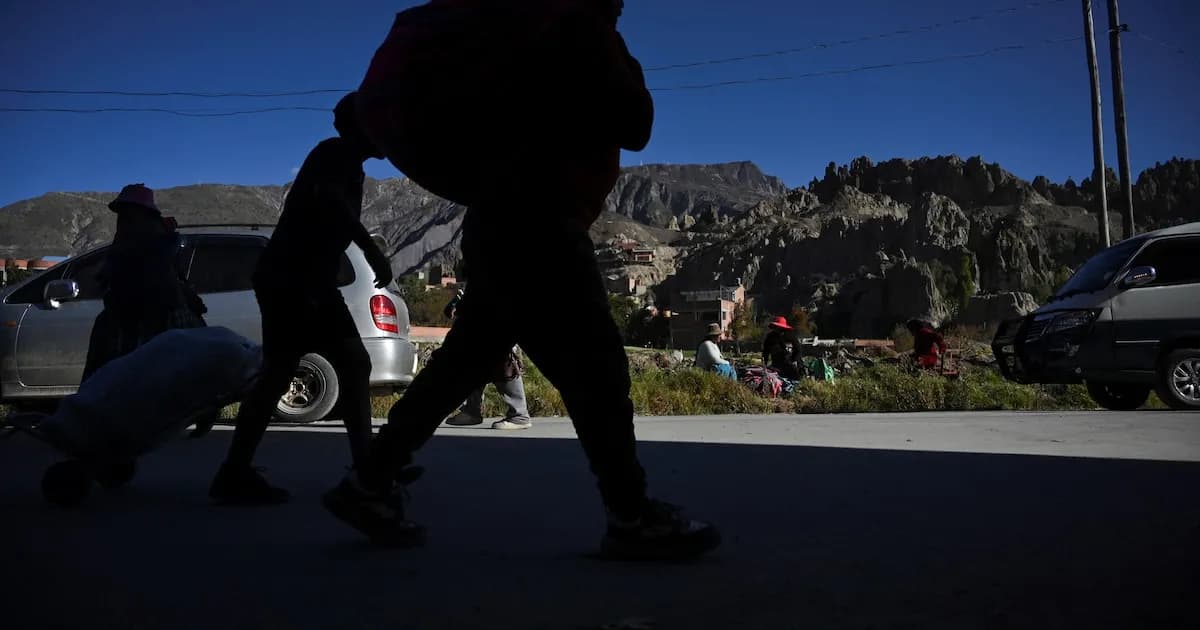 Cocaleros en Bolivia intensifican protestas mientras otros sectores buscan diálogo con el Gobierno