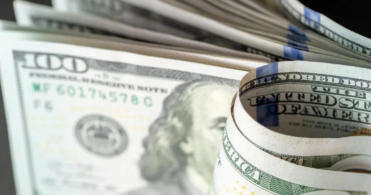 El dólar blue se dispara y acumula un incremento de $55 en junio