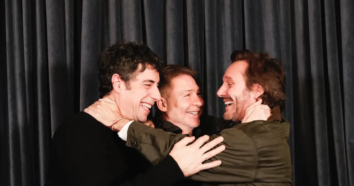 Adrián Suar, Benjamín Vicuña y Esteban Lamothe: Un Encuentro Cálido en el Teatro