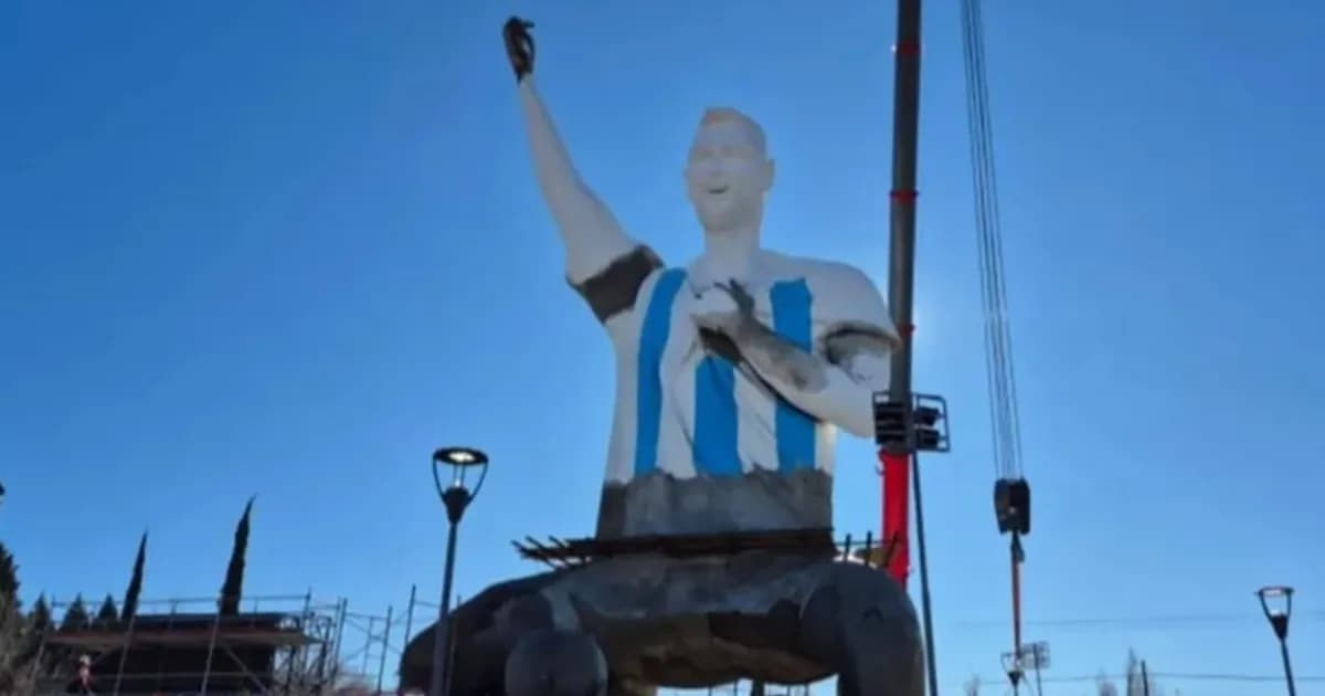 Cutral Co celebra a Messi con la estatua más alta del mundo en su honor