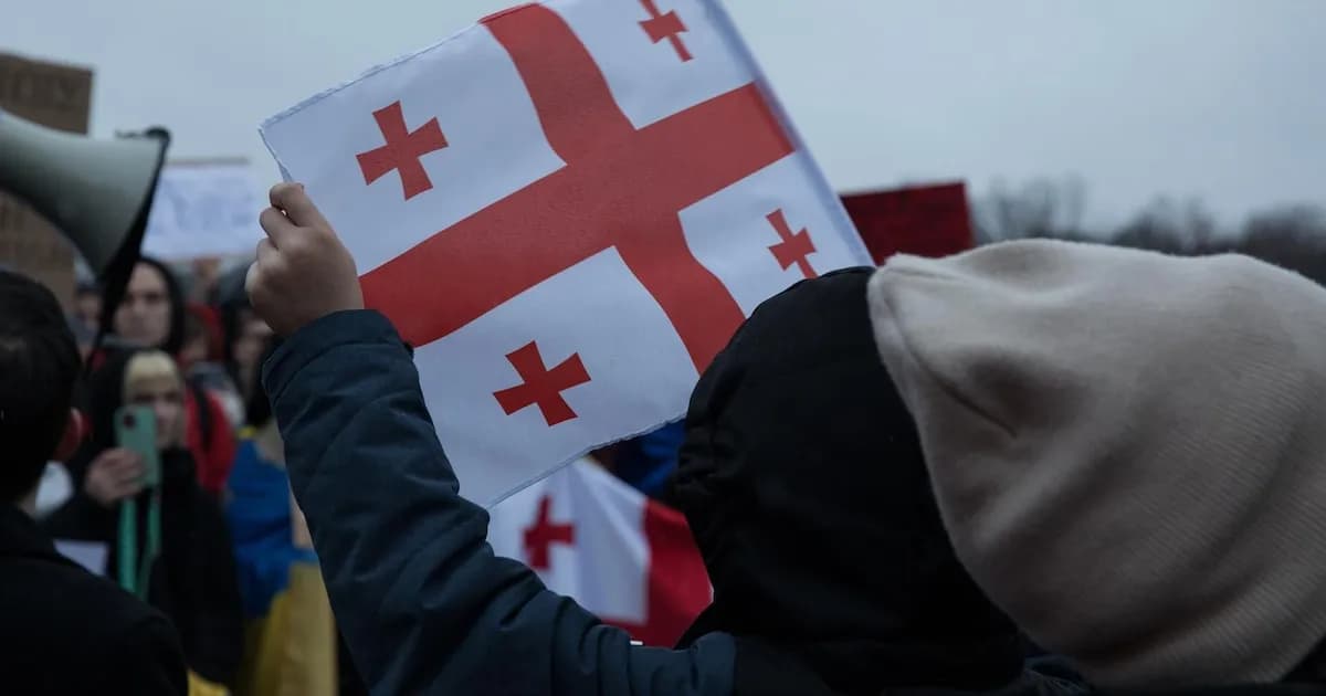 Siete personas sentenciadas por asalto al palacio presidencial en medio de protestas en Georgia