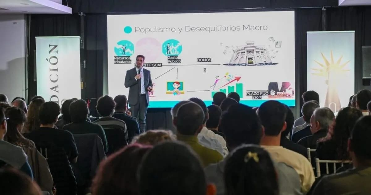Adrián Ravier asume como nuevo vocero presidencial en medio de controversias sobre donaciones