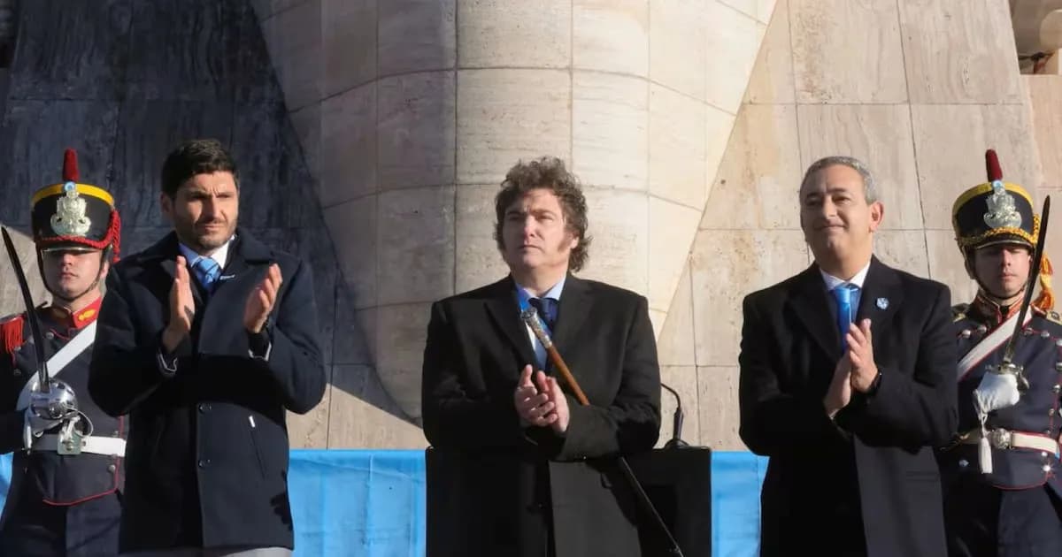 Javier Milei lidera el acto del Día de la Bandera en Rosario en medio de tensiones políticas
