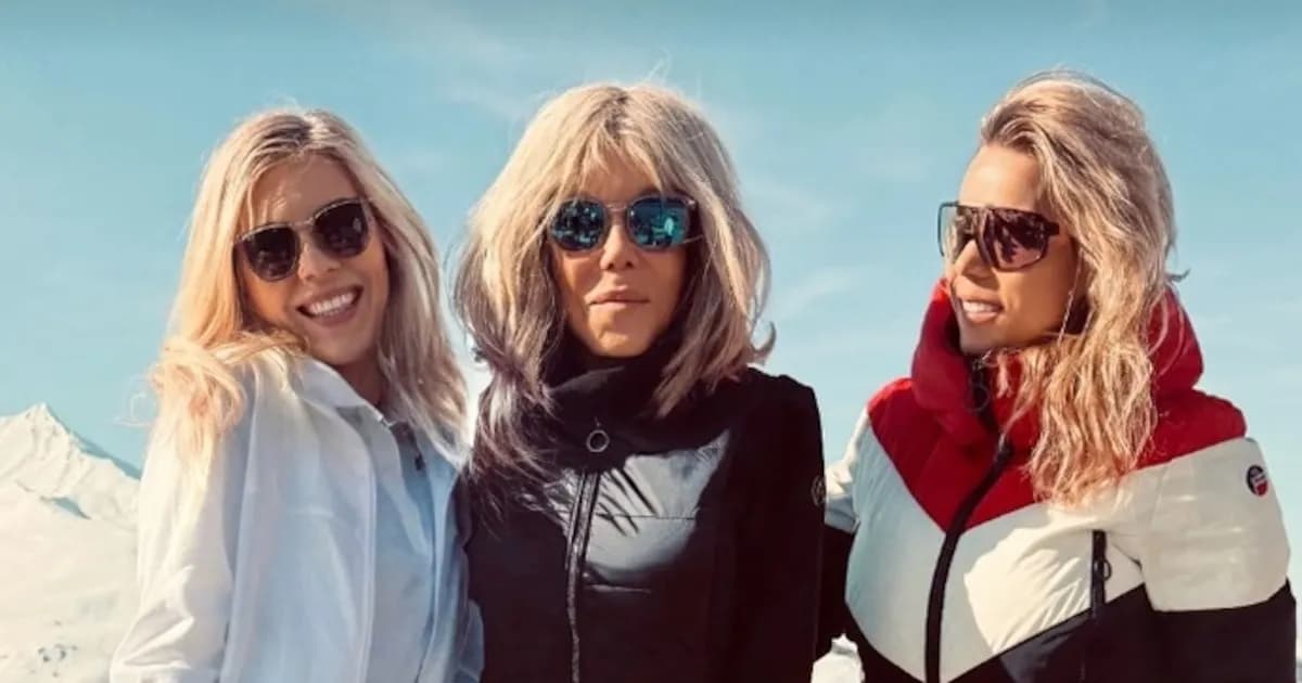 Brigitte Macron deslumbra en la nieve junto a sus hijas y se vuelve viral en Francia