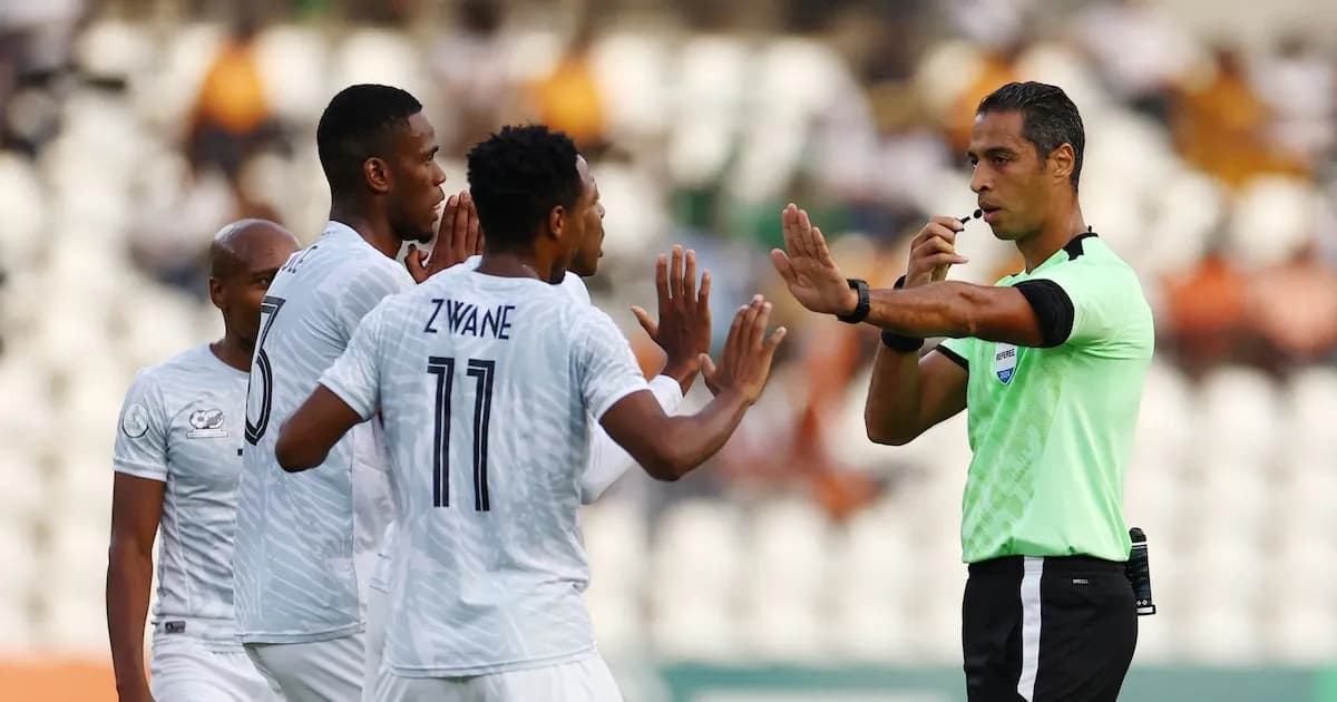 Amin Mohamed Omar: El árbitro que prioriza la conducción en el duelo Argentina-Austria