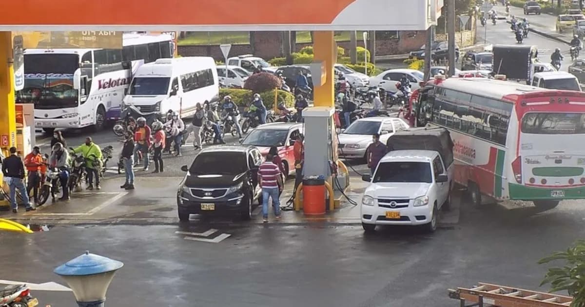 El Gobierno de Petro planea otra rebaja en el precio de la gasolina para marzo