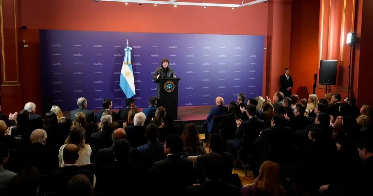 Los Milei convocan a su equipo legislativo tras la salida de Adorni