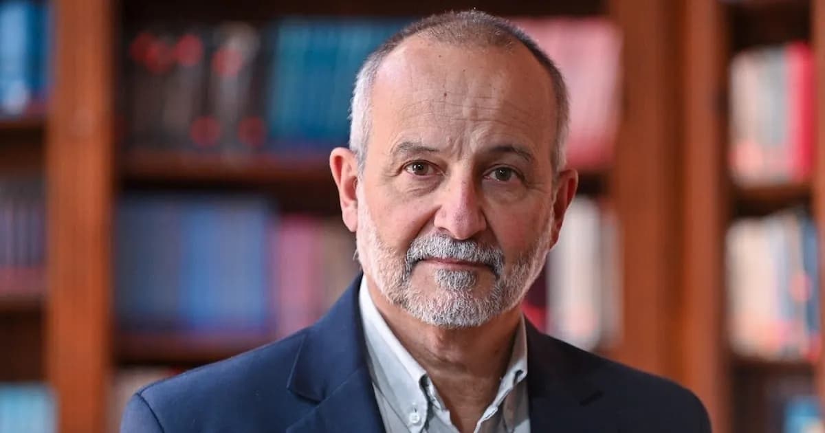 Adrián Pignatelli: La Historia Argentina Más Allá de los Héroes Conocidos