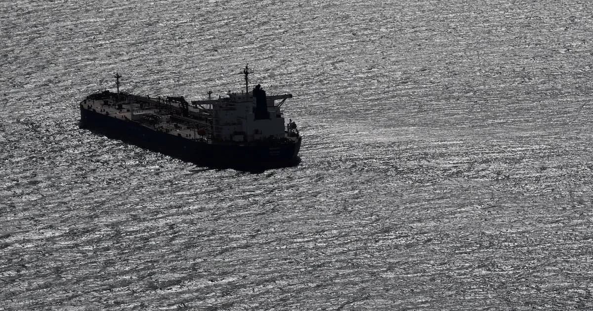 Desvío de petrolero ruso agrava crisis de combustible en Cuba