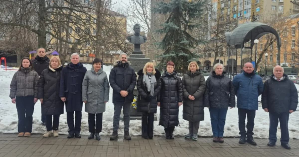 La embajada argentina en Ucrania rinde homenaje a San Martín en Kiev