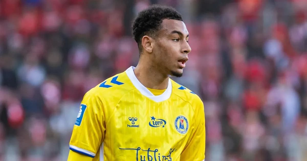 Bright Ede se une al RC Deportivo hasta 2031 como refuerzo defensivo