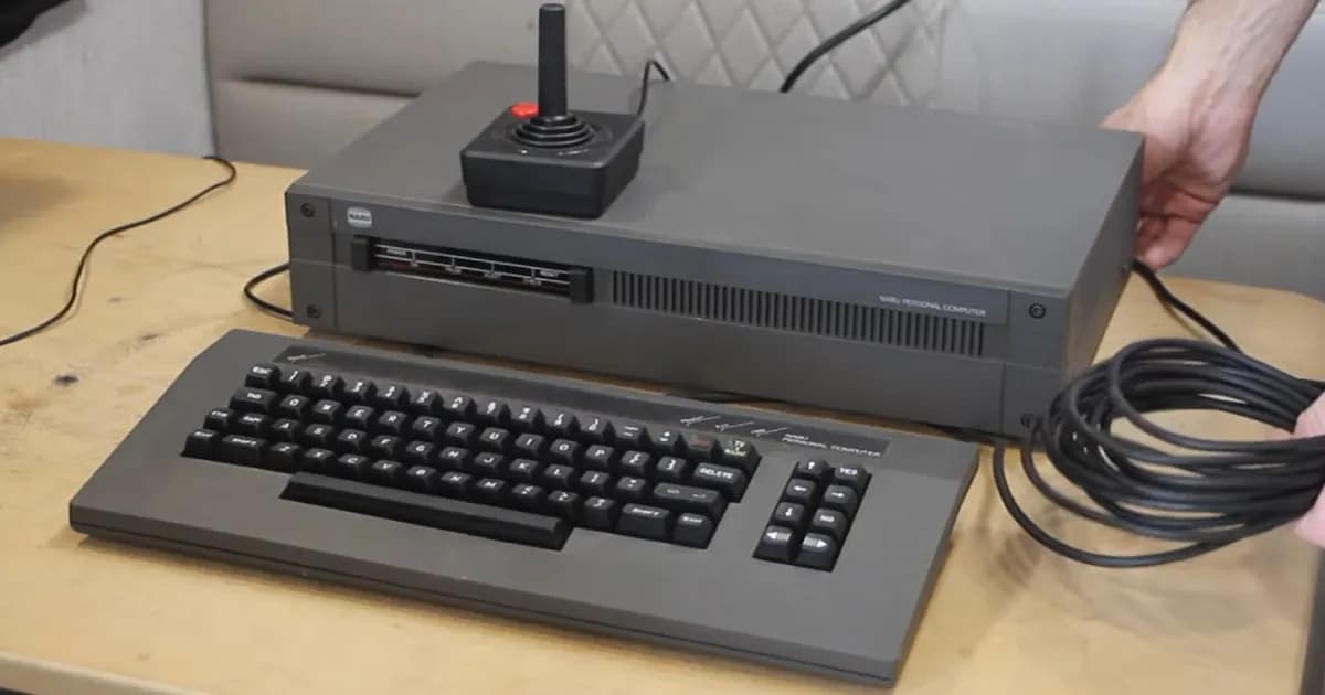 El inesperado hallazgo de un jubilado: más de 2.200 computadoras vintage a la venta