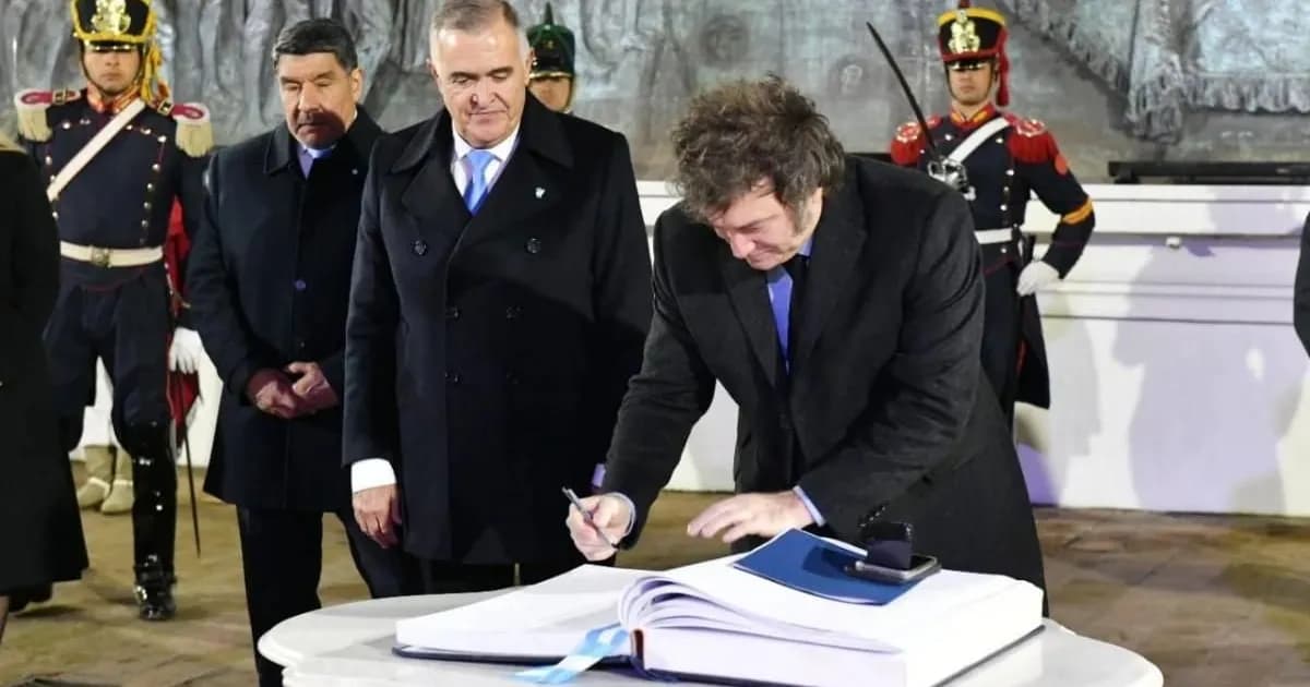 Javier Milei en Tucumán: Acto Protocolar en la Vigilia de la Independencia