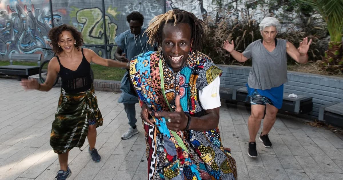 De mantero a profesor: La historia de Idrissa Diop y su danza senegalesa en Buenos Aires
