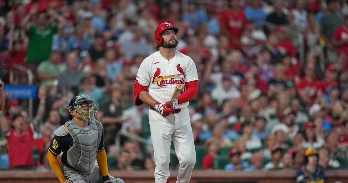 Los Cardenales detienen su mala racha con un contundente triunfo sobre Milwaukee