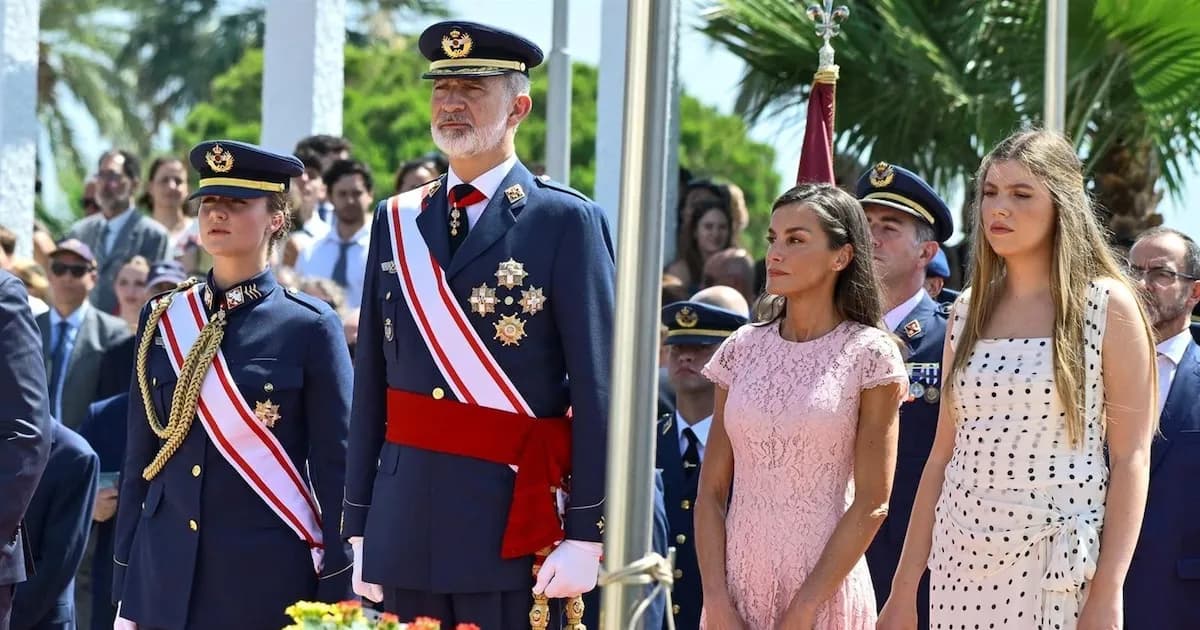 La Princesa Leonor concluye su formación militar con la presencia de la Familia Real