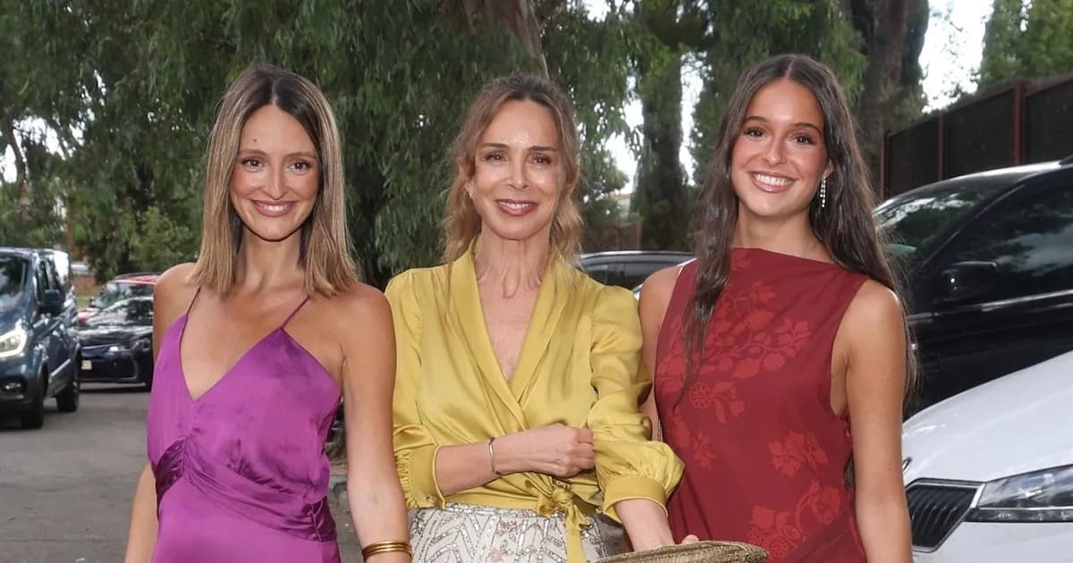 Andrea Molina celebra su embarazo en una boda junto a su madre Lydia Bosch
