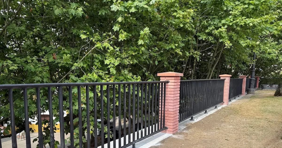 Santander moderniza la barandilla de la Plaza de México para mejorar seguridad y estética