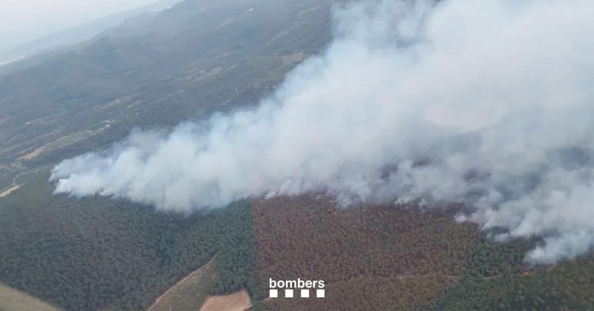 Incendio en Aiguamúrcia: Bombers refuerza esfuerzos para proteger las urbanizaciones cercanas