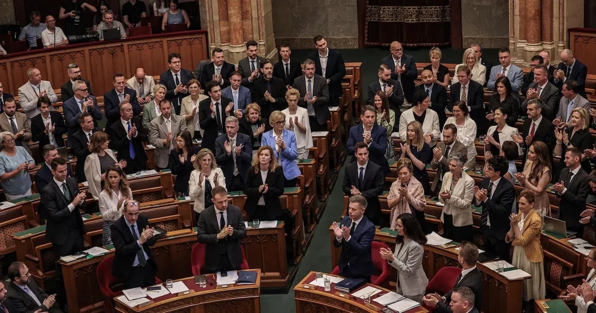 Hungría modifica su Constitución para facilitar la destitución del presidente Sulyok