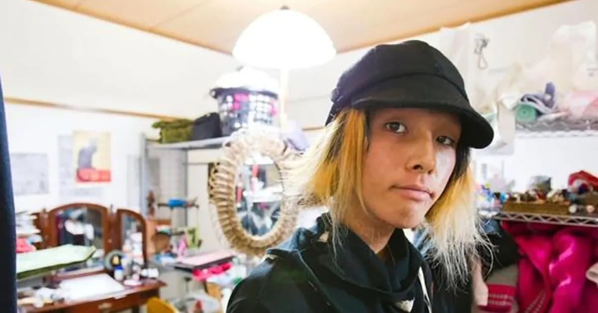 Artista japonés provoca controversia con cena caníbal de sus propios genitales