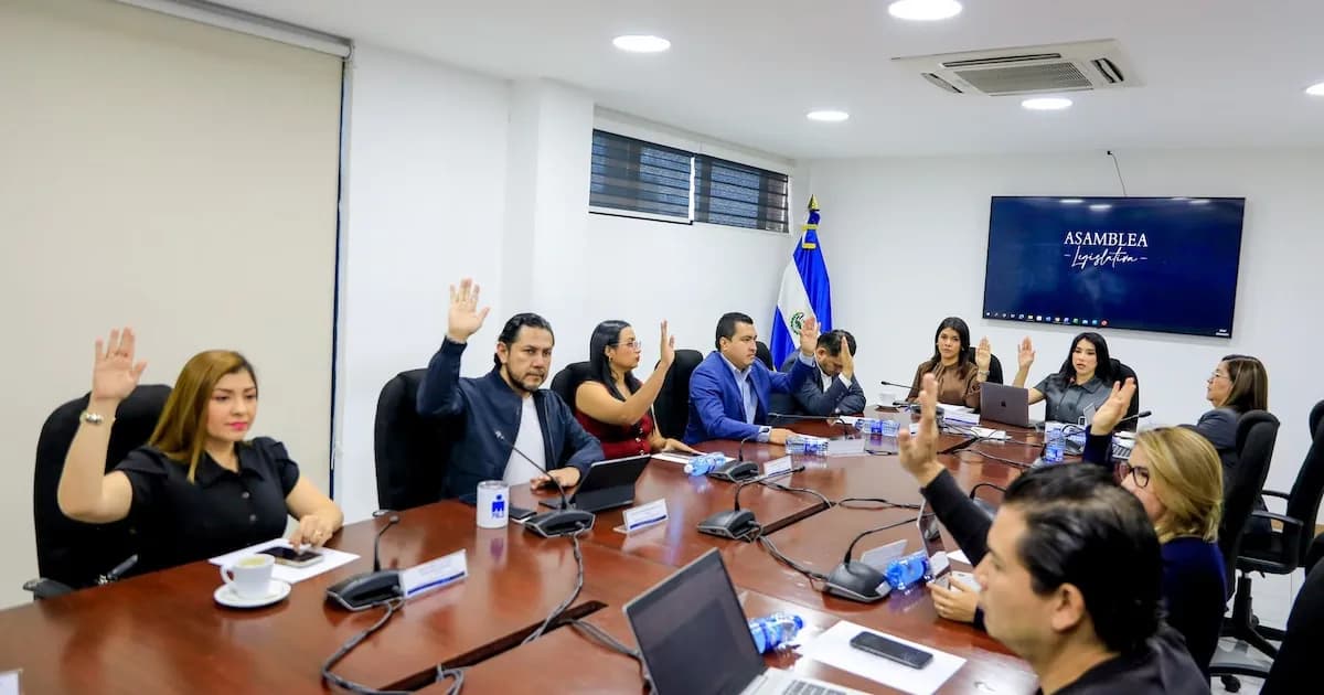 El Salvador deroga restricciones bancarias para impulsar el sector financiero