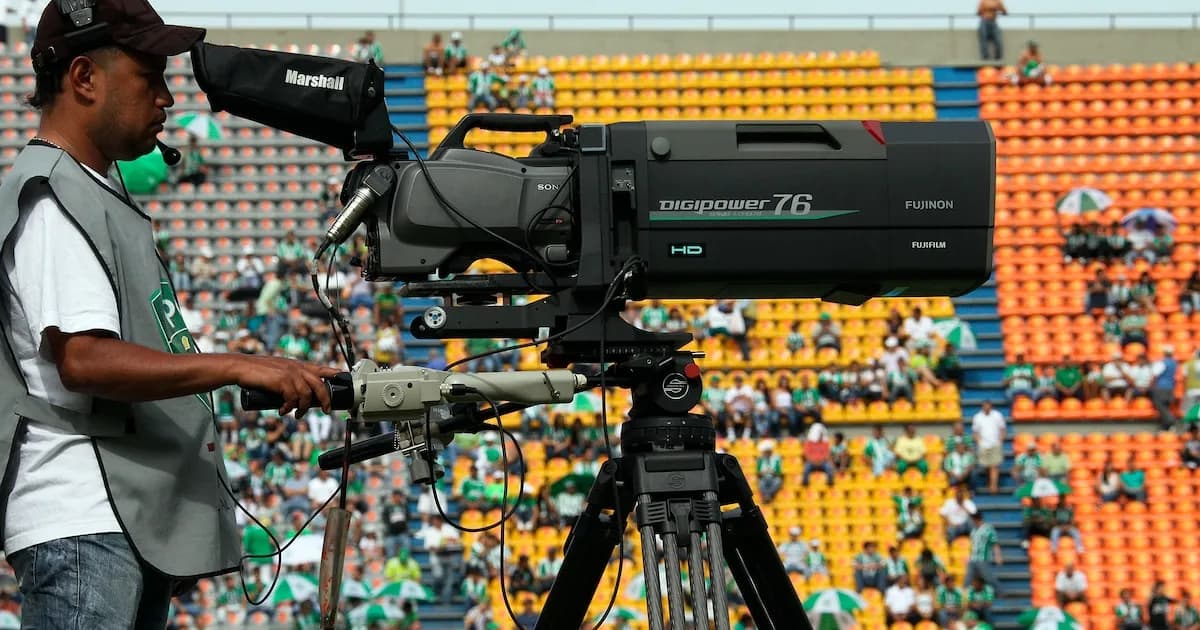 Equipos de fútbol colombiano exigen cambios en derechos de televisión ante la Dimayor