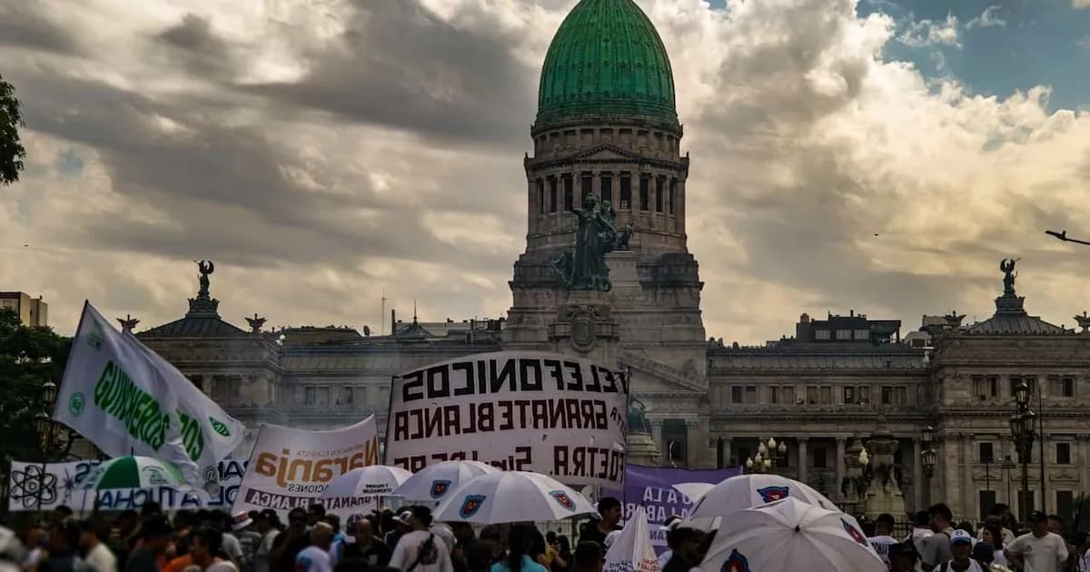 El Senado aprueba la reforma laboral de Milei tras eliminar recorte salarial en bajas médicas