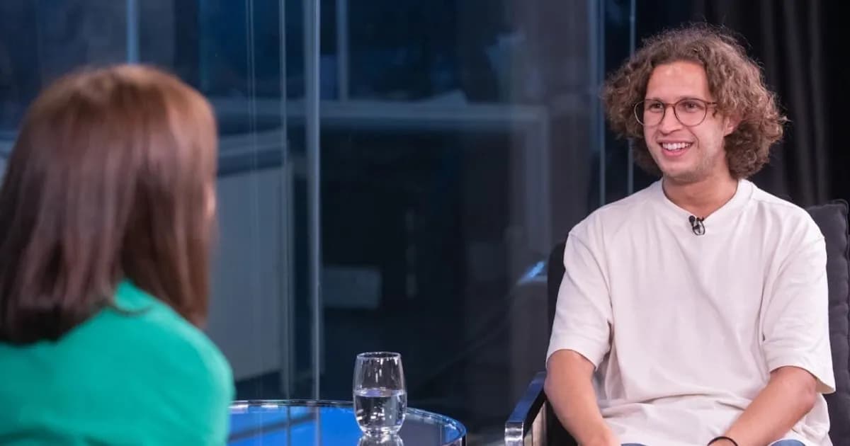 Trinche: Un joven humorista que reflexiona sobre su carrera y la culpa