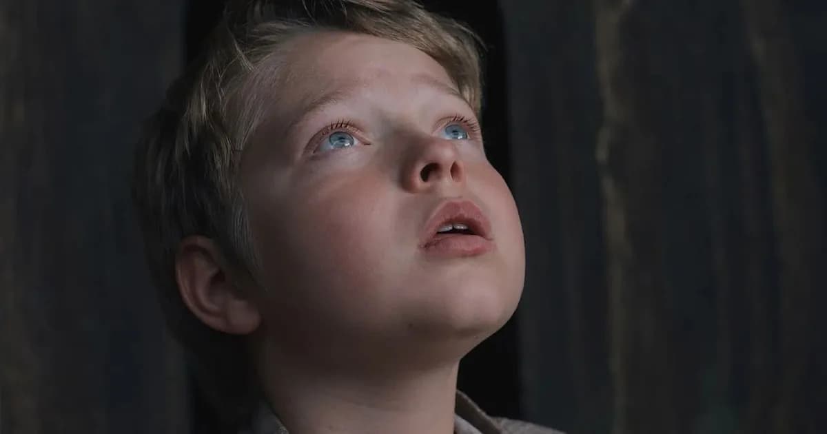 Jacobi Jupe, el pequeño actor que conmovió en 'Hamnet' y transformó el final del filme