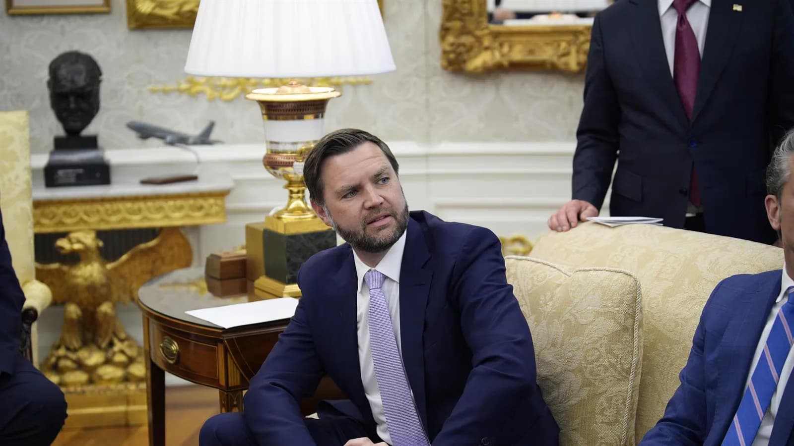 Vance afirma que EE.UU. busca asegurar el comercio en el estrecho de Ormuz