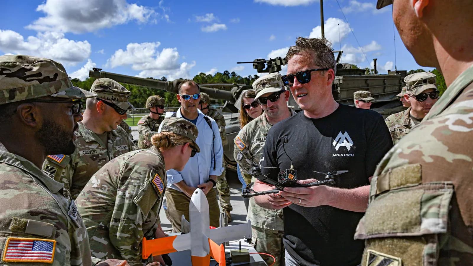 Renunció el secretario del Ejército de EE.UU. en medio de tensiones con Hegseth