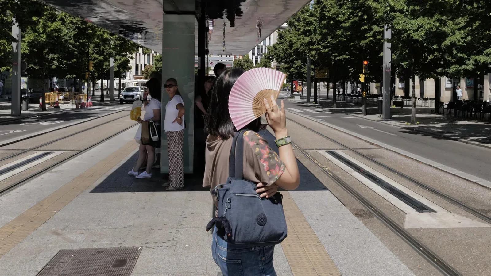 España mantiene la estabilidad, con hasta 35 °C y aviso costero en Canarias