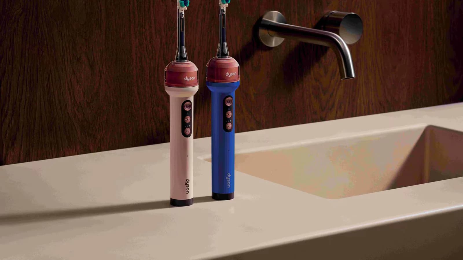 Dyson presenta un cepillo de dientes con cámara e irrigador de precisión