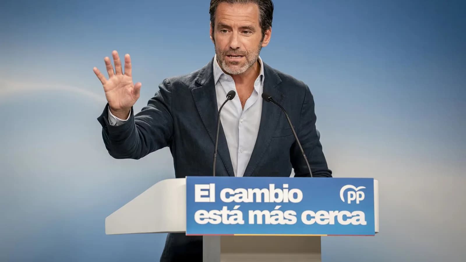 El PP descarta debatir una acusación de traición contra Sánchez propuesta por Vox