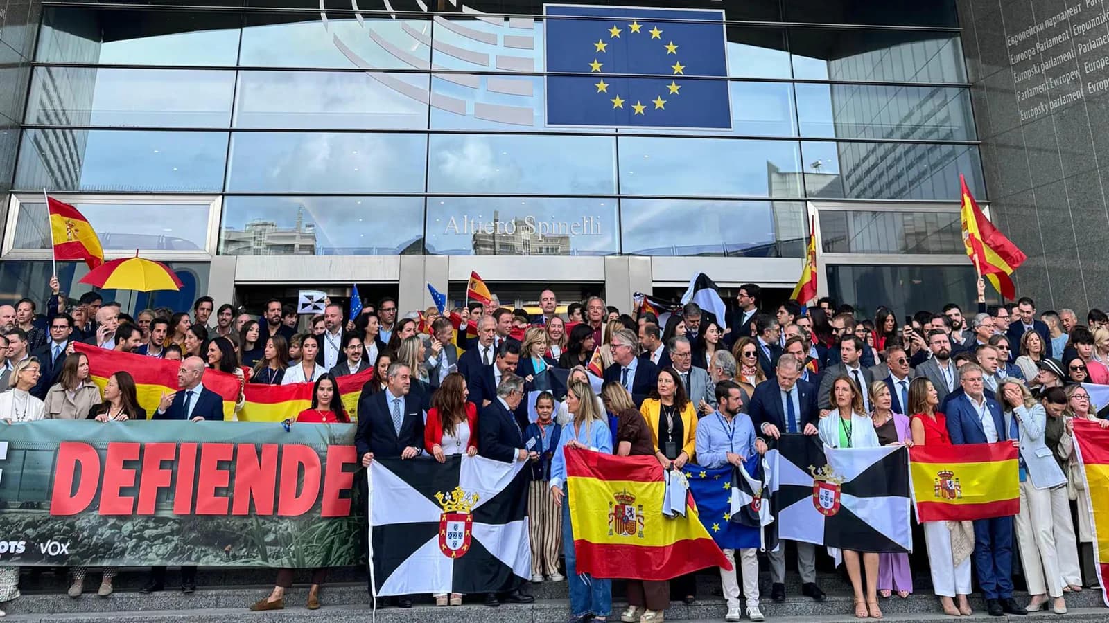Concentración frente a la Eurocámara en apoyo a Ceuta y contra el Gobierno español