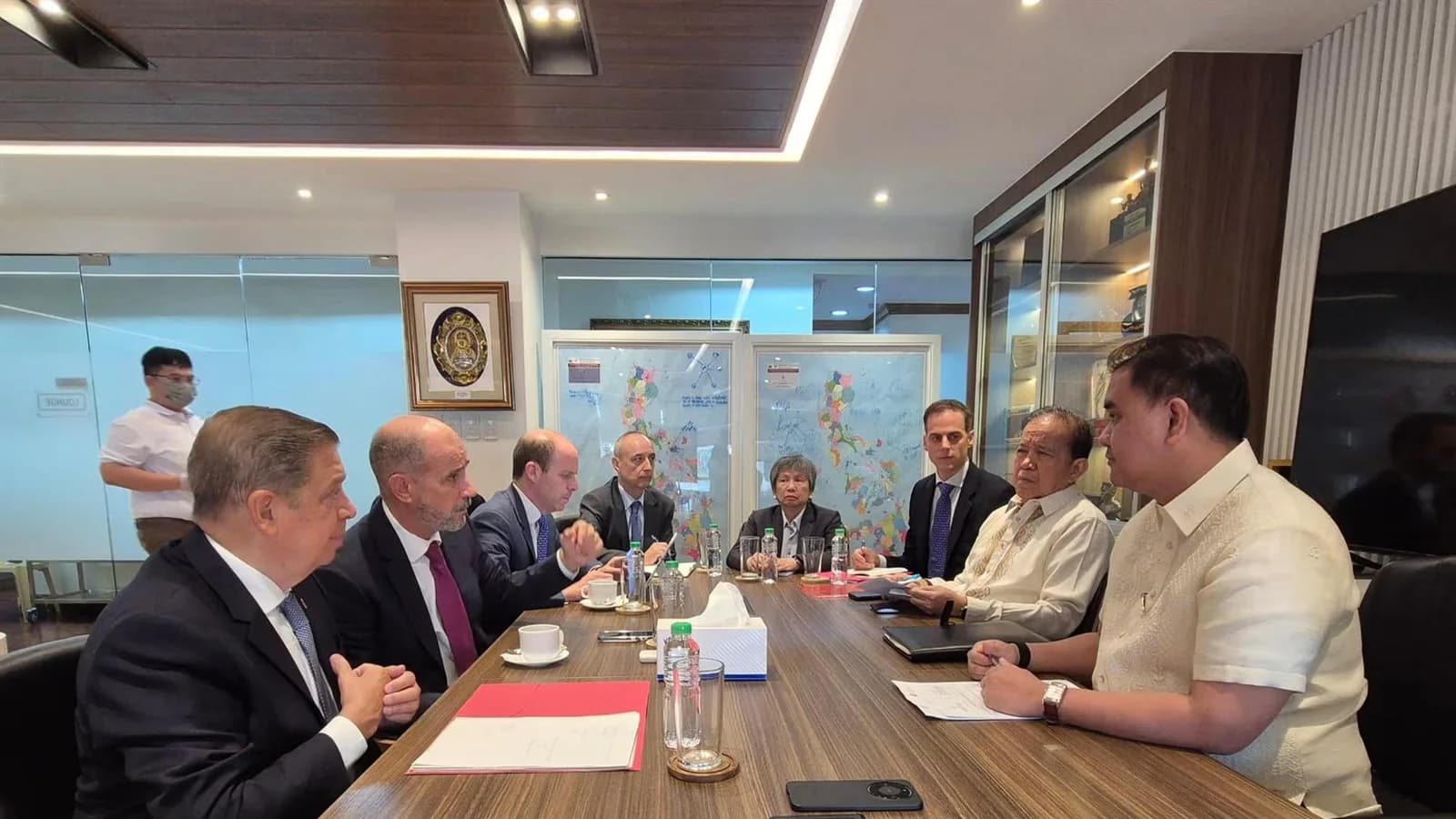 Planas refuerza con Filipinas la cooperación agrícola y pesquera