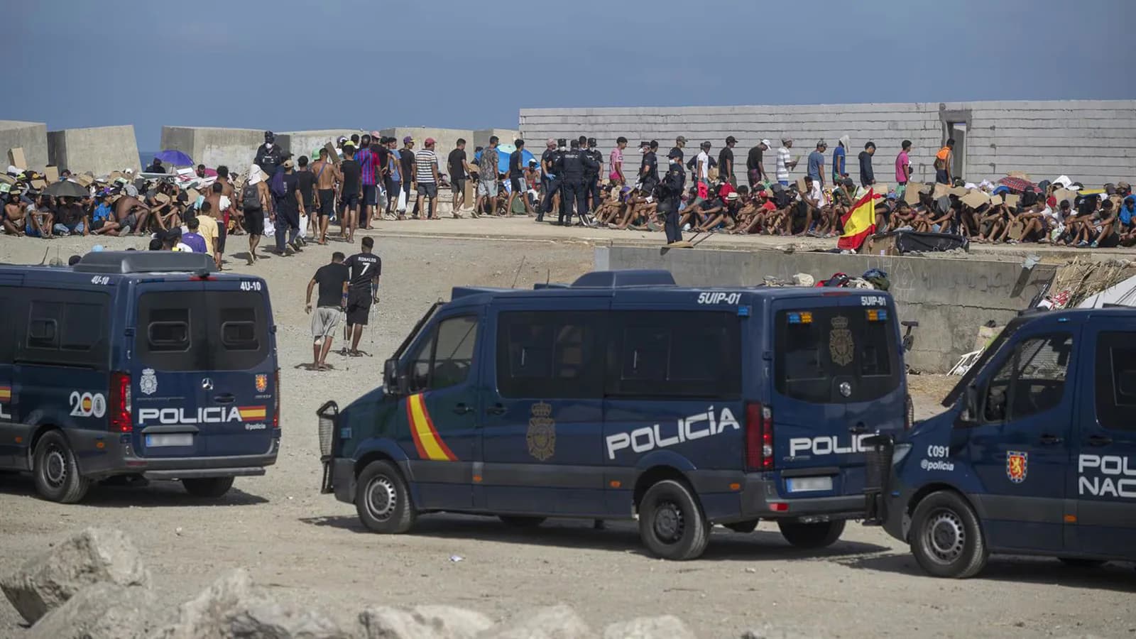 Un informe policial atribuye a Marruecos la coordinación del ingreso masivo a Ceuta