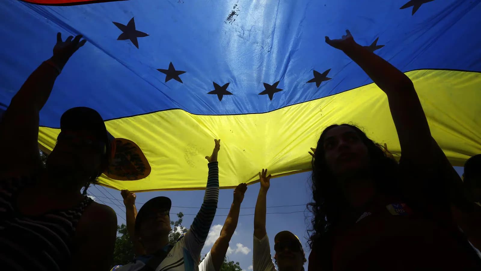Capriles reclama un nuevo gobierno en Venezuela ante la inflación y la devaluación