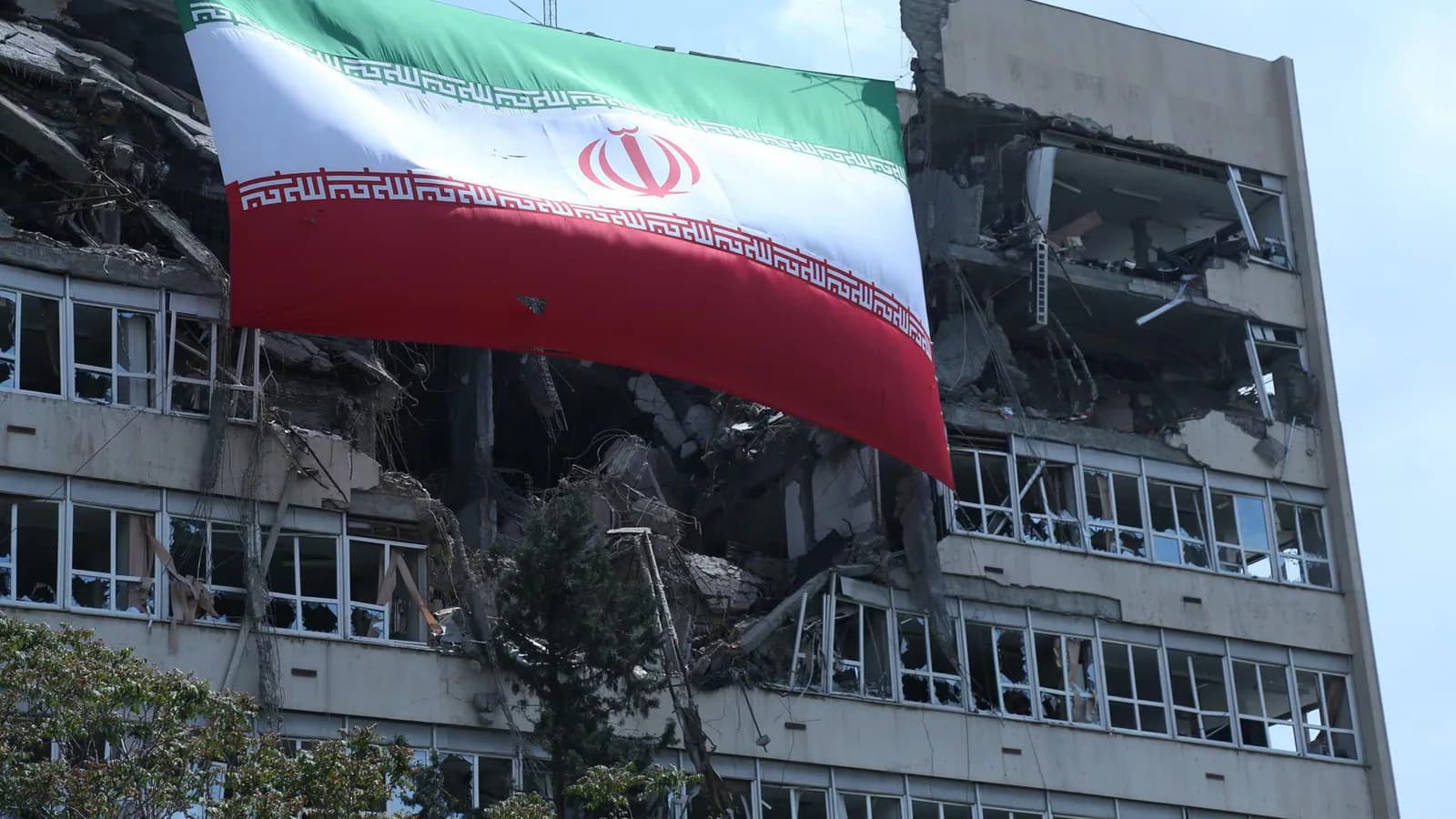 Irán reporta 142 heridos y al menos 18 muertos por ataques de Estados Unidos