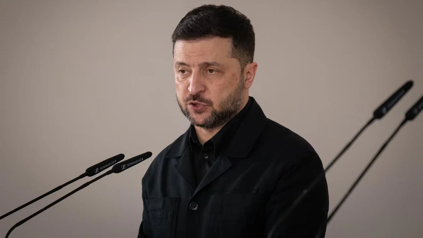 Zelenski afirmó que aerolíneas suspendieron vuelos a Rusia por el riesgo de ataques con drones