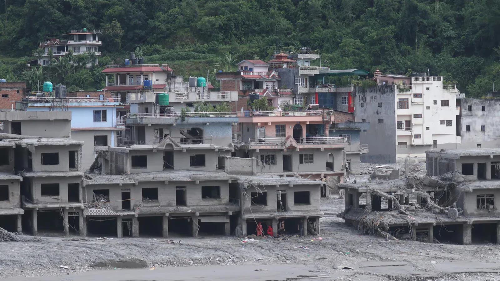 Nepal eleva a 1.252 los muertos por las inundaciones en la frontera con China